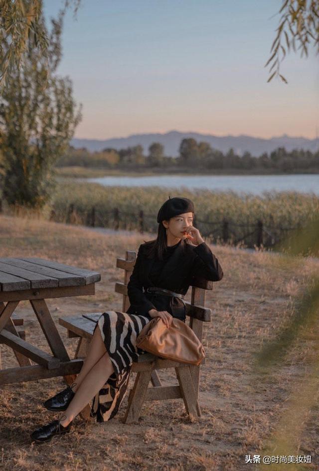 开衫毛衣怎么搭配好看，开衫毛衣里面搭配什么（学三木博主用针织开衫配毛衣）