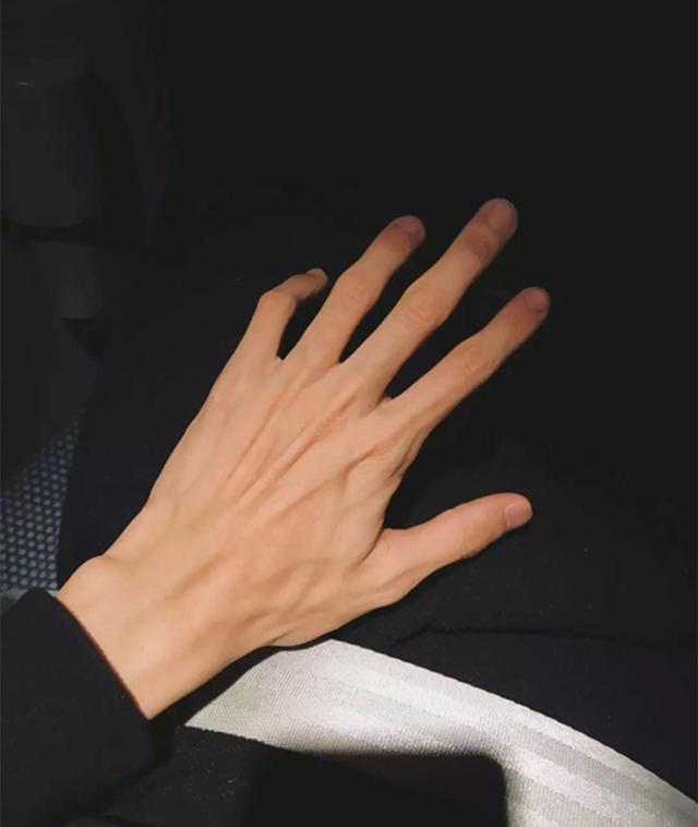 [手控腹肌控］［优质男头］，微信头像，[手控腹肌控］［优质男头］（男人除了腹肌这个部位也很性感的）