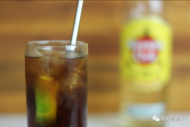 鸡尾酒的名字，好听的鸡尾酒的名字（在家就能调的九款超棒的经典鸡尾酒）