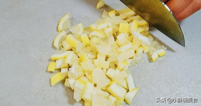 柠檬和什么水果最配啊，柠檬跟什么比较配（闺蜜月瘦15斤的秘诀）