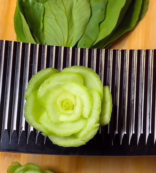 油菜怎么做又简单又好吃，油菜怎么做好吃呢（油菜这么做清淡好吃又美观）