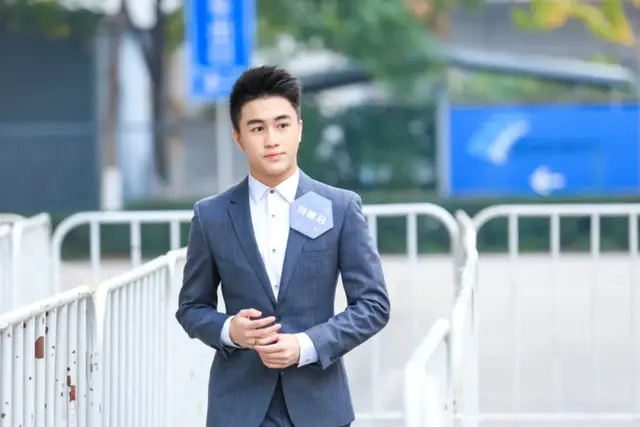 何猷君是个怎样的人，何猷君的性格（夸自己不靠花钱上名校）