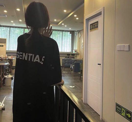 好看微丧女头，微信头像，好看微丧女头（INS黑色微丧系女生头像）