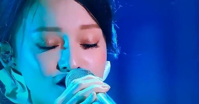 mac生姜高光，mac生姜高光缺点（仿佛打完8支玻尿酸的光彩和立体感）