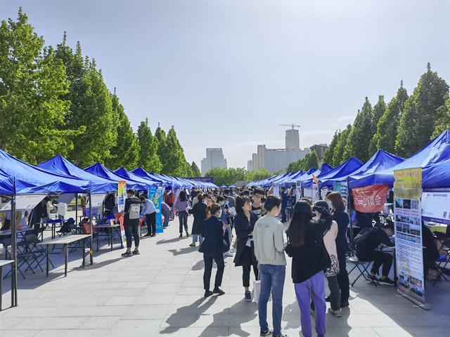 河北师范大学新校区，河北师大国际文化交流学院（2021年驻石高校校园巡回招聘活动河北师范大学站正在火热进行中）