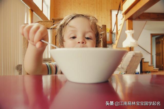 带屹字的男孩名字，屹字取名禁忌属虎（唐诗里如美玉般温润的男孩名字）