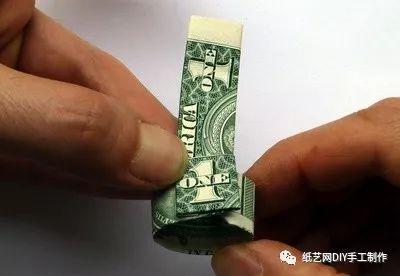 纸戒指的折法图解，如何折一个纸质的玫瑰戒指（谁会不心动<附教程>）