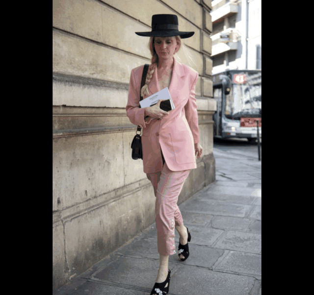 黑粉是什么意思，快手黑粉是什么意思（最美的“黑粉撞色”搭配）