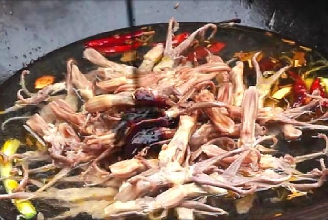 麻辣鸭舌的做法大全集，这样烹饪出的鸭舌麻辣鲜香、爽脆可口