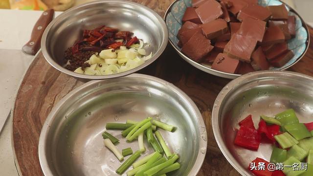 麻辣鸭血做法大全，鲜香滑嫩不破碎