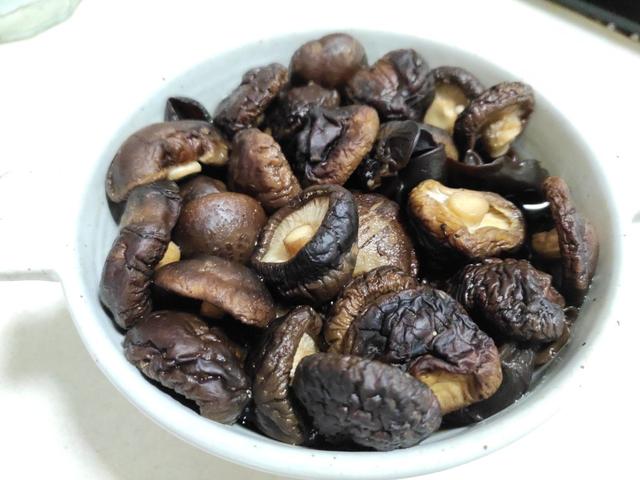 鲜香菇怎么做好吃，怎样做香菇酱才好吃（分享香菇最好吃的6种做法）