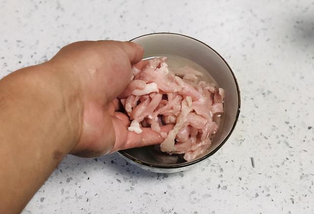 瘦猪肉怎么炒好吃，猪的瘦肉怎样炒又简单又好（炒瘦肉这么做）