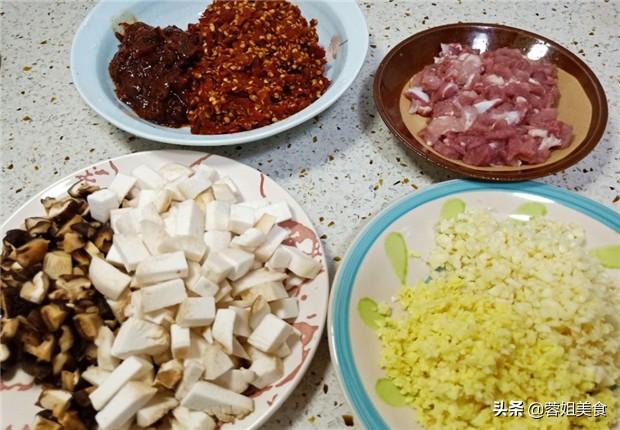 香菇酱制作方法，香菇酱的家庭制作方法（四川厨娘教你做香菇酱）