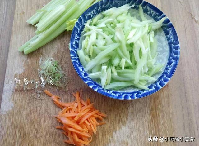 百合怎么炒好吃，炒百合怎么炒最好吃（百合炒之前要先处理一下）