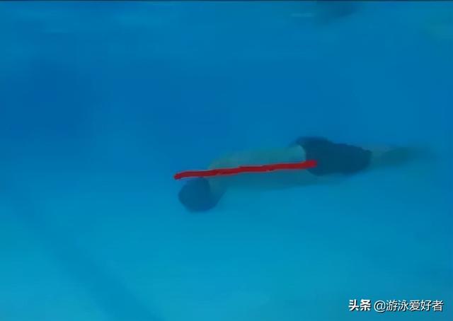 蛙泳的正确姿势，蛙泳的正确姿势和换气（蛙泳正确的头部动作）