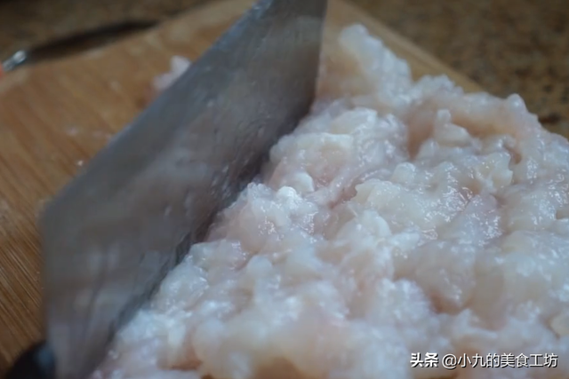 买来的鱼丸怎么做好吃，做鱼丸好吃的窍门（5块钱在家做一锅）