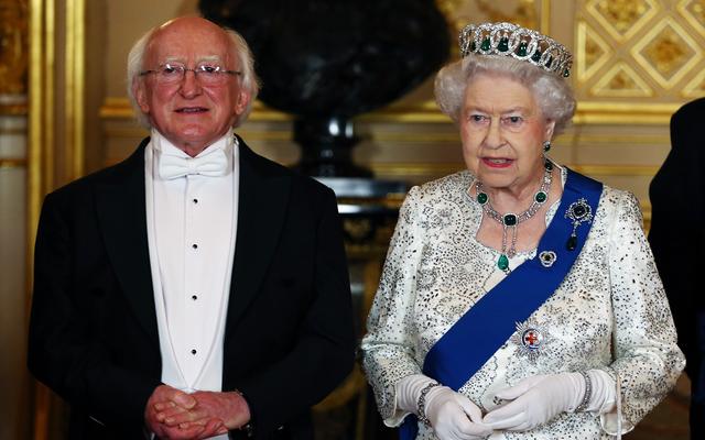 绿宝石项链的寓意，绿宝石戒指寓意（女王厚此薄彼爱它不爱它）