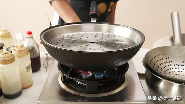 鱼头怎么做好吃，这才是“清蒸鱼头”最好吃的做法（鱼头怎么做好吃又简单视频）