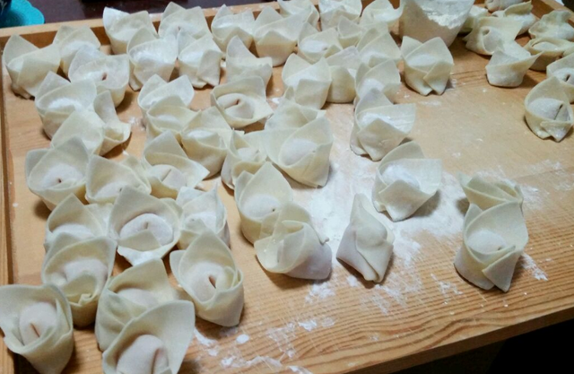 大馄饨的馅怎么做好吃，馄饨馅怎样做才好吃（调料汁将不再是难事）