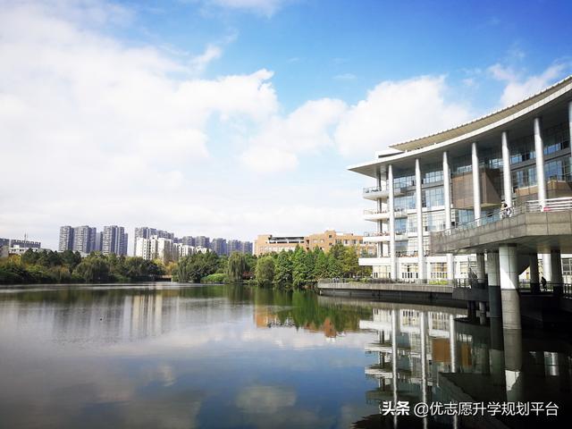 大连理工大学盘锦，大连理工大学盘锦校区简历（大学的分校、校区和本部有什么区别）