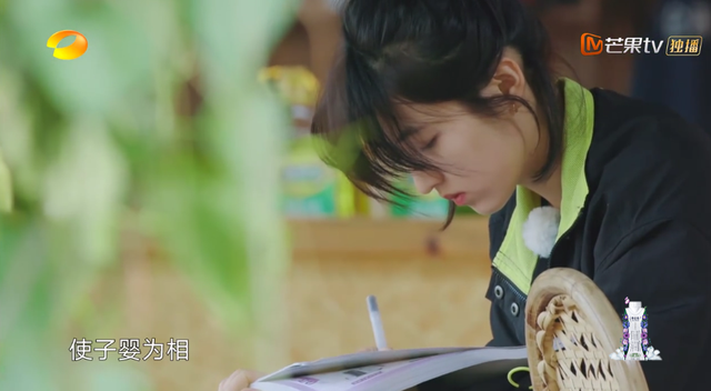 向往的生活开局推到张子枫，张子枫是谁推荐到向往的生活（《向往的生活4》张子枫被疑社恐）