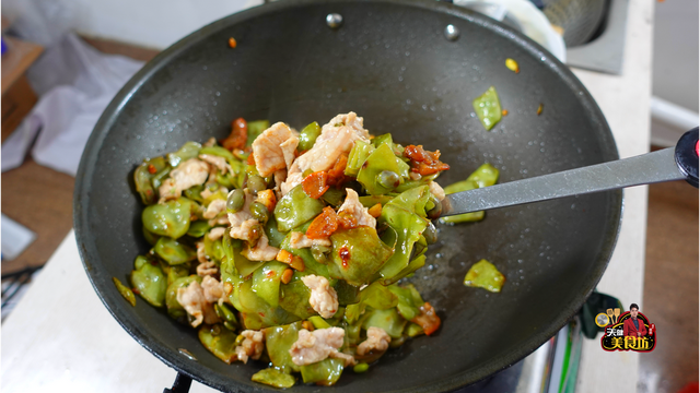 扁豆怎么做好吃，扁豆怎么做好吃又下饭（加1块猪肉教你家常做法）