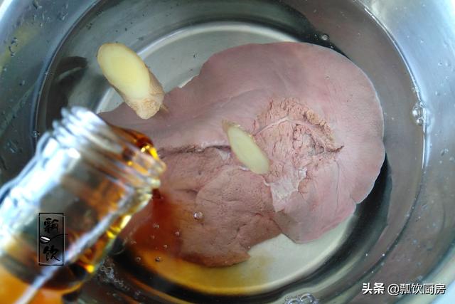 整块猪肝煮多久能熟还不老，猪肝怎么煮没有腥味而且不老（猪肝煮得又老又腥）
