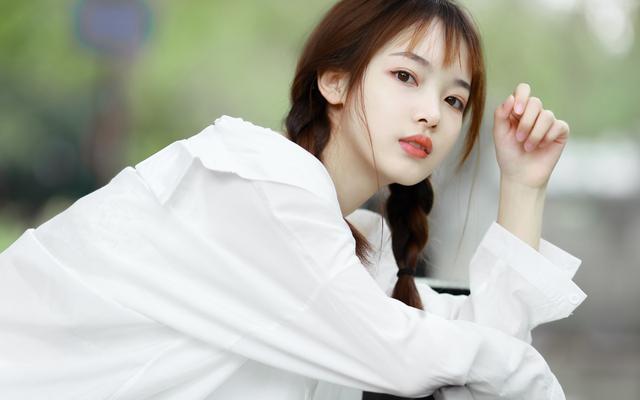 眼霜一天用几次，眼霜的用法（眼霜涂的越多越好）