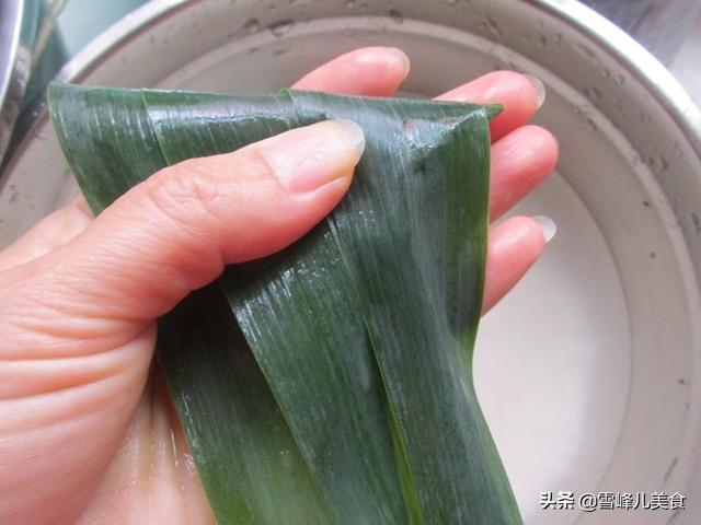 三角棕子的包法粽子的包法，三角粽子的包法（6张图片教会你三角粽最简单包法）