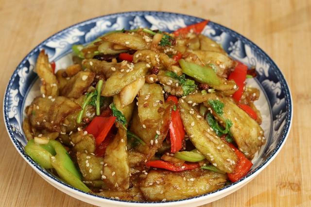 酥脆茄子的家常做法，我家一周吃5次