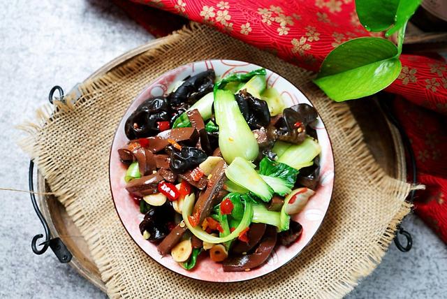 白玉蘑菇炒油菜，白玉菇炒油菜的做法（这菜营养均衡又美味）