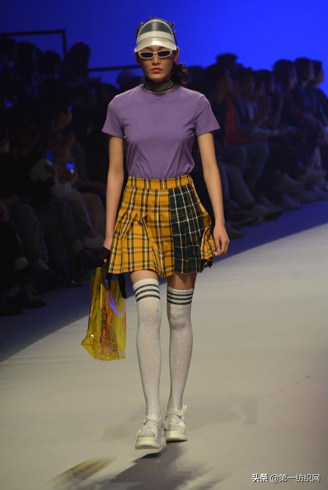 a21是以纯吗，a21 以纯（以纯线上品牌A21登陆春季广东时装周）