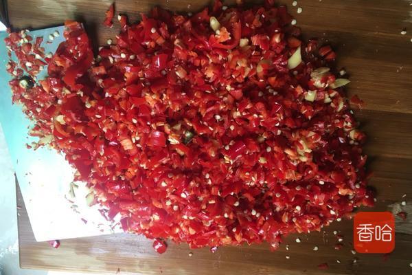 正宗湖南剁辣椒的做法，家常剁椒的做法和步骤（正宗湖南剁辣椒）