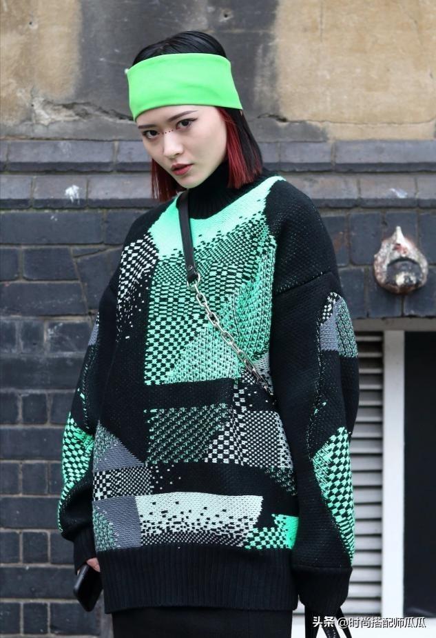 发带怎么带不会掉，发带怎么带才不会掉（这个春天学会用“发带”凹造型）