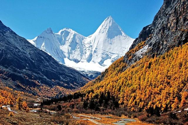 中国最美景观大道是从哪儿到哪儿，中国最美景观大道318国道从哪儿到哪儿（带你走进“中国人的景观大道”）