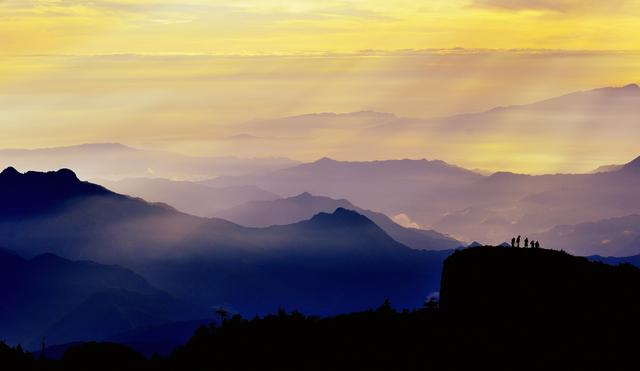 旅行者小多拍摄贡嘎雪山，去了一个叫四人同的山