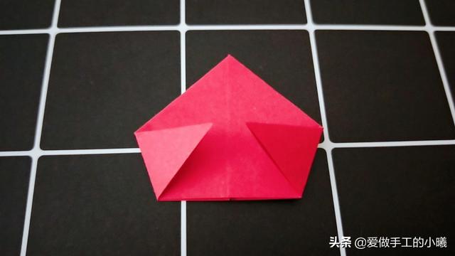 叠五角星的步骤图片，怎样折五角星方法图解（用彩纸折个立体五角星）