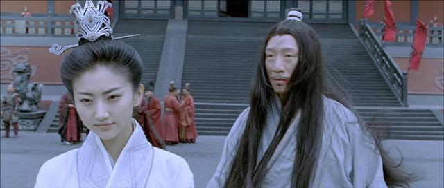 景甜的家庭背景曝光，父母已经离婚，生活里的司藤，依然相信爱情