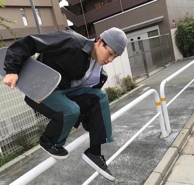 【优质/男】左灯右行，微信头像，【优质/男】左灯右行（我爱你有种左灯右行的冲突）