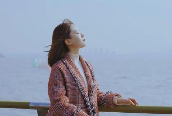 孤僻的人性格特点，性格孤僻的人的原因（四个性格特征就越是明显）