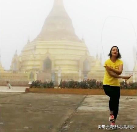 跳绳一个月的脸的变化，跳绳一个月面部变化（出门在外也坚持跳绳健身）