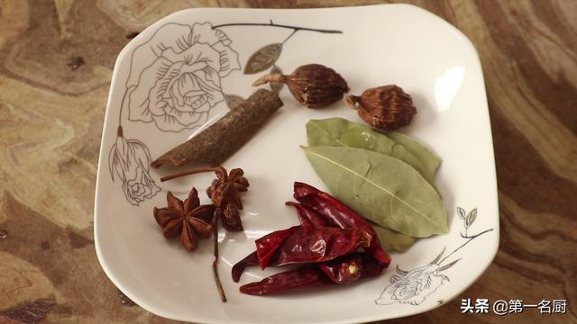 卤猪蹄的家常做法，卤猪脚怎么做好吃（想吃卤猪蹄不用出去买了）