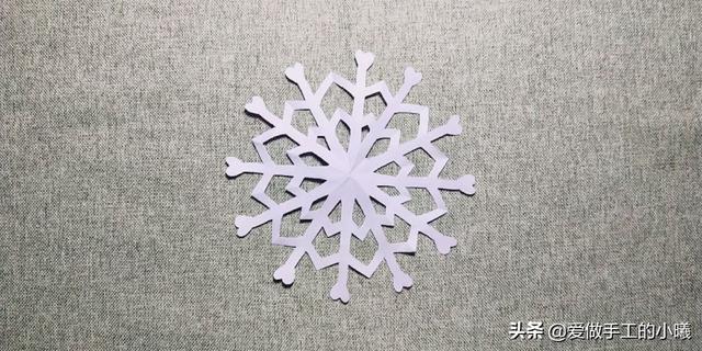 折纸教程 如何折雪花，折纸教程武器（剪纸教程；漂亮的雪花剪纸图解）