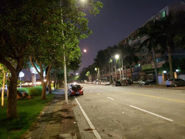 三人行，走向严复墓地的三位翩翩少年，一位已经到达了终点