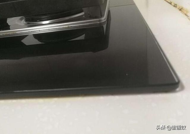 燃气灶电池怎么换，奥克斯燃气灶怎么换电池（老板燃气灶电池在哪里）