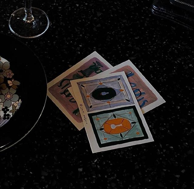 黑色背景图,黑色背景图片纯黑无字(黑色系背景图)