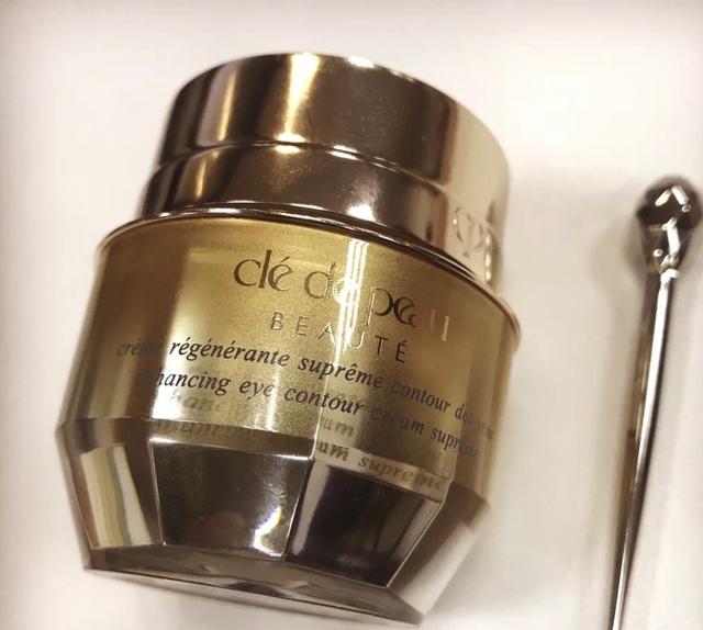 女明星护肤盘点，明星护肤造型（光是眼部护理就用4款产品）