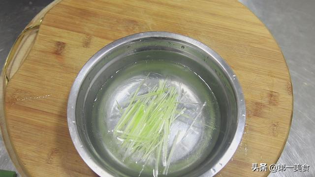 油焖大虾用什么虾，六种油焖大虾的做法（大虾怎能只煮或炸着吃）