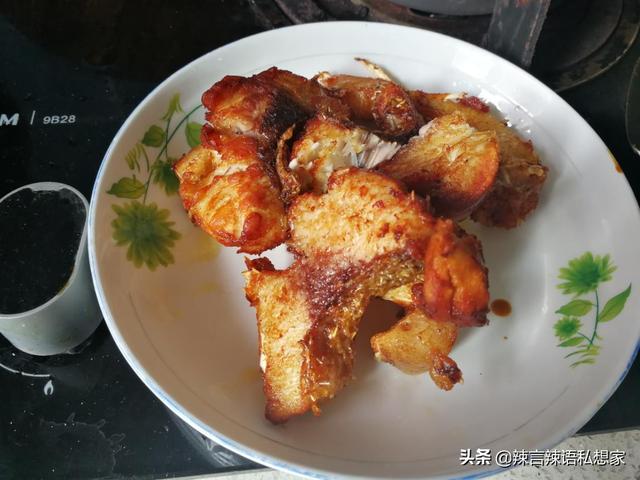 爆鱼的家常做法，爆炒鱼片的做法（掌握好要点就能做出鲜香味美的上海爆鱼）