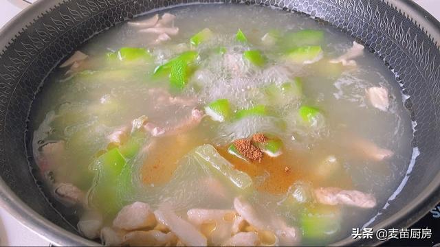 粉条汤怎么做家常做法，粉条烩菜的家常做法大全（老式冬瓜粉条汤）